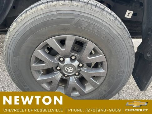 Used 2022 Toyota Tacoma SR5 w/ SR5 Appearance Package (SM) AWD/4WD image 37