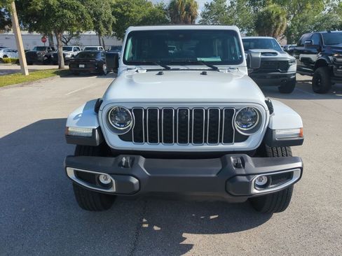 Used 2025 Jeep Wrangler Unlimited Sahara w/ Safety Group AWD/4WD image 4