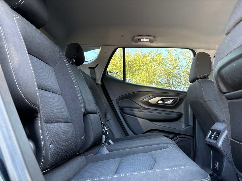 Used 2024 GMC Terrain SLE FWD image 13