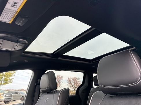 New 2026 Chrysler Pacifica Limited w/ Uconnect Theater Family Group image 2