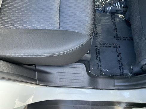 Used 2018 Nissan Rogue SV image 48