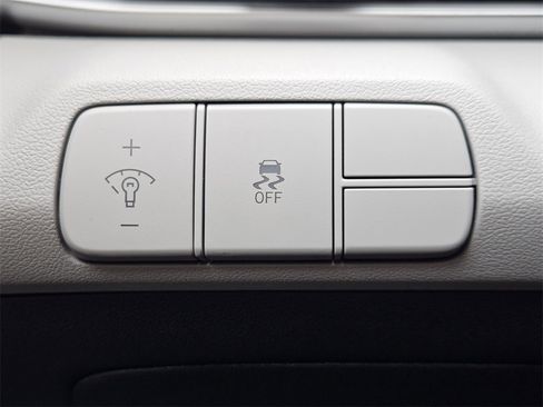 New 2025 Hyundai Elantra Limited image 21