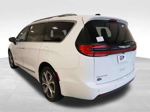 New 2026 Chrysler Pacifica Pinnacle image 3