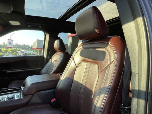 Used 2024 Ford Expedition Max Limited AWD/4WD image 19