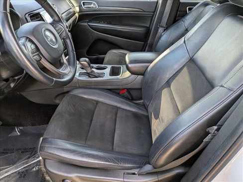 Used 2019 Jeep Grand Cherokee Altitude image 17