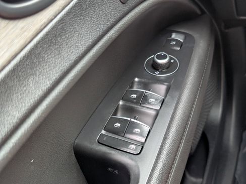 Used 2023 Alfa Romeo Stelvio Ti image 40