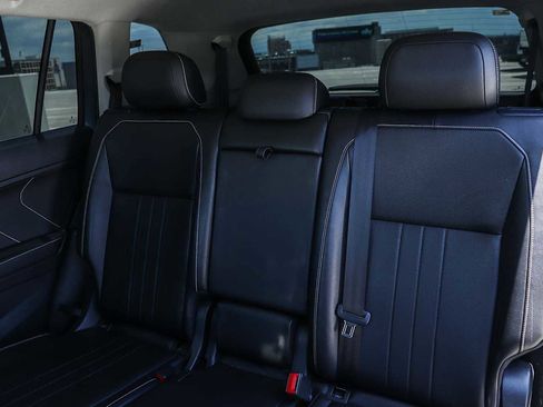 Used 2022 Volkswagen Tiguan SE FWD image 17