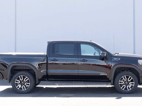 Used 2024 GMC Sierra 1500 AT4 w/ Technology Package AWD/4WD image 31