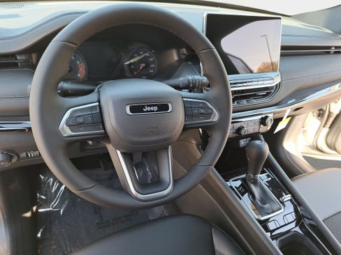 New 2026 Jeep Compass Latitude image 15