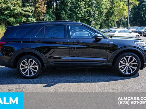 Used 2025 Ford Explorer ST-Line image 9