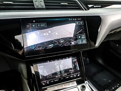 Used 2024 Audi Q8 e-tron Prestige w/ Prestige Package image 21