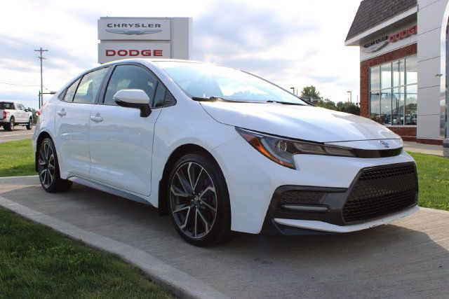 Used 2022 Toyota Corolla SE w/ SE Premium Package FWD image 3