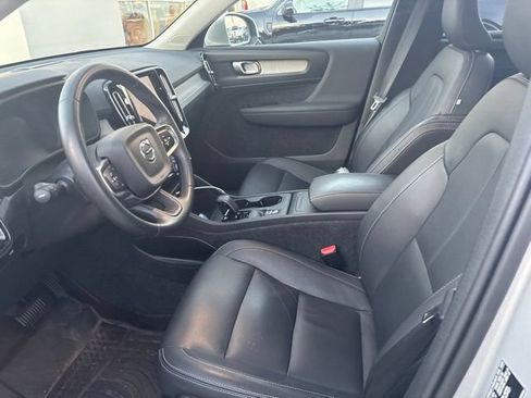 Used 2025 Volvo XC40 B5 Core AWD/4WD image 16