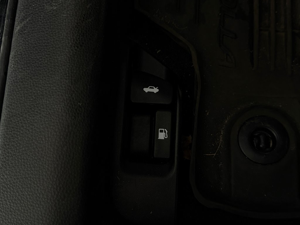 Used 2022 Toyota Corolla LE FWD image 31