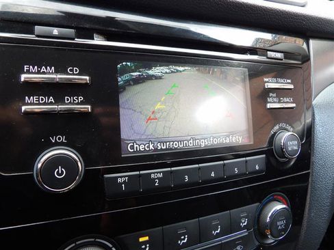 Used 2015 Nissan Rogue S image 18