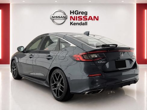 Used 2024 Honda Civic Sport Touring image 2