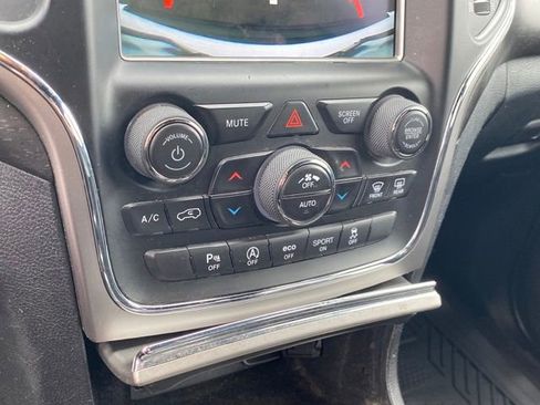 Used 2018 Jeep Grand Cherokee Altitude image 14