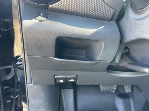 Used 2018 Nissan Kicks SV FWD image 21