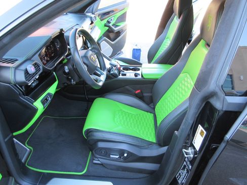 Used 2022 Lamborghini Urus image 12