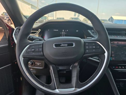 Used 2026 Jeep Grand Cherokee Limited w/ Limited Altitude Package AWD/4WD image 14
