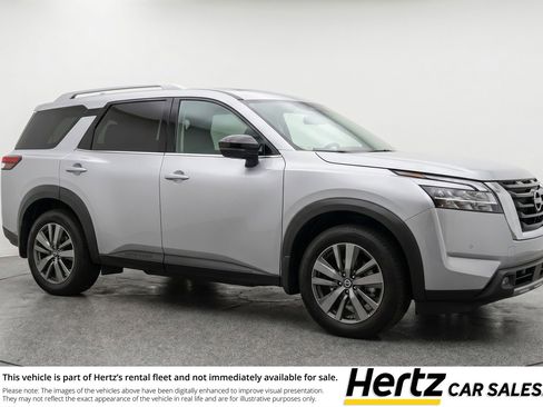 Used 2025 Nissan Pathfinder SV FWD image 1