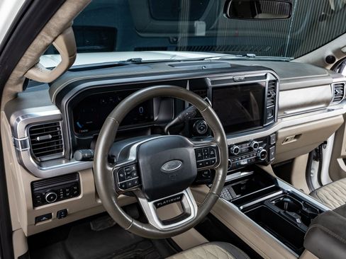 Used 2025 Ford F350 Platinum w/ Platinum Plus Package image 17