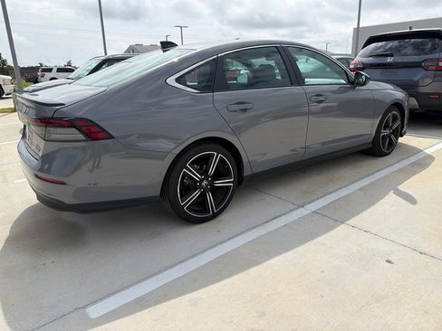Used 2025 Honda Accord Sport image 4