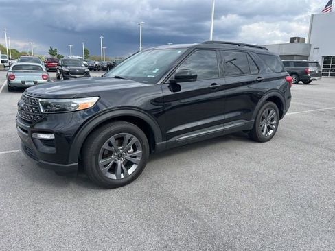 Used 2022 Ford Explorer XLT w/ Equipment Group 202A AWD/4WD image 3