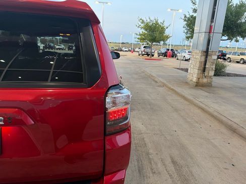 Used 2022 Toyota 4Runner SR5 AWD/4WD image 20