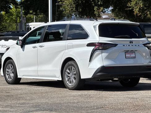 Certified 2024 Toyota Sienna XLE FWD image 5
