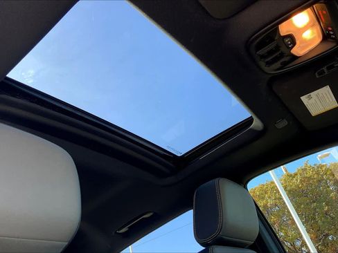 Used 2025 Chevrolet Colorado ZR2 w/ Technology Package image 13