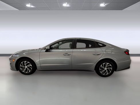 Used 2022 Hyundai Sonata Blue w/ Cargo Package FWD image 2
