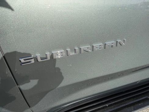 Used 2024 Chevrolet Suburban Premier image 10