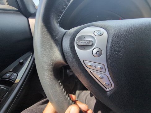 Used 2013 Nissan Leaf SL w/ Premium Pkg FWD image 22