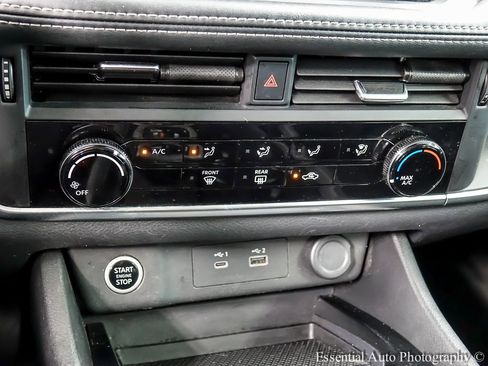 Used 2023 Nissan Rogue S image 16