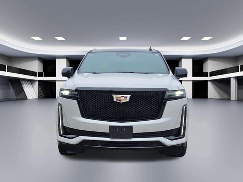 Used 2021 Cadillac Escalade ESV Premium Luxury w/ LPO, Illumination Package RWD image 8