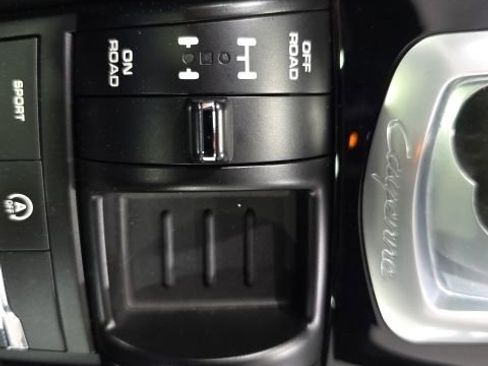 Used 2017 Porsche Cayenne S image 36