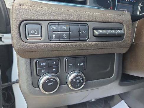 Used 2021 GMC Yukon XL Denali AWD/4WD image 37