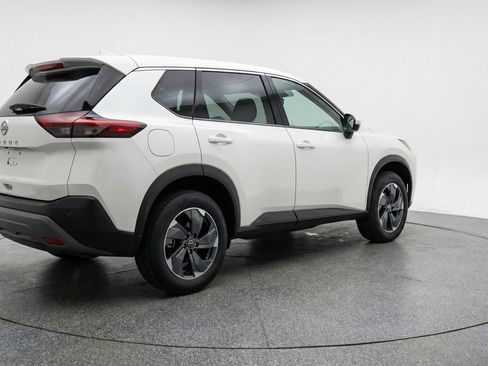 Used 2025 Nissan Rogue SV image 9
