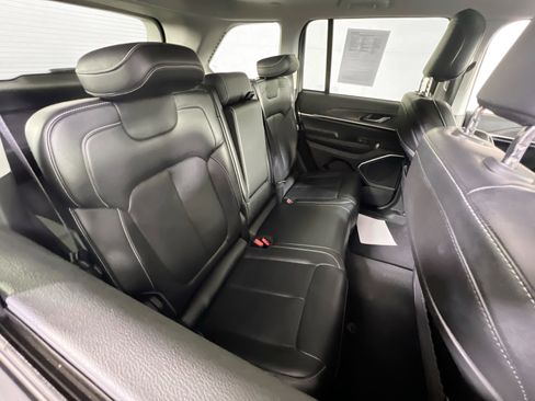 Used 2022 Jeep Grand Cherokee Limited image 26