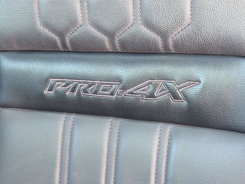 Used 2022 Nissan Frontier PRO-4X w/ Pro-4X Premium Package AWD/4WD image 18