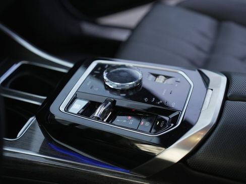 Used 2024 BMW 740i image 44