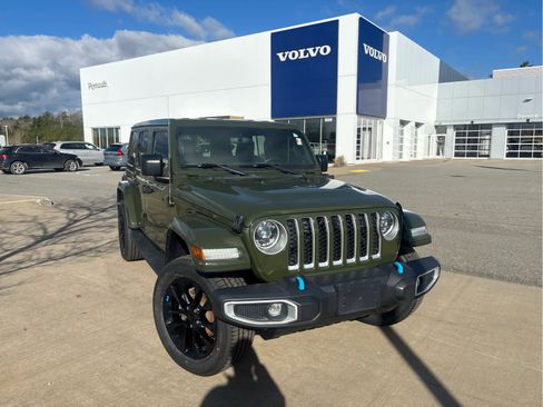 Used 2023 Jeep Wrangler Unlimited Sahara w/ Cold Weather Group AWD/4WD image 2