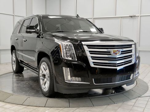 Used 2018 Cadillac Escalade Platinum image 2
