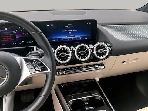 Used 2025 Mercedes-Benz GLA 250 image 6
