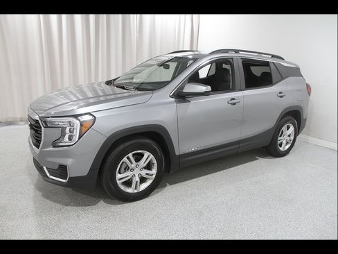 Used 2023 GMC Terrain SLE w/ Driver Convenience Package FWD image 3
