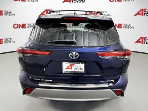 Used 2023 Toyota Highlander Platinum FWD image 6