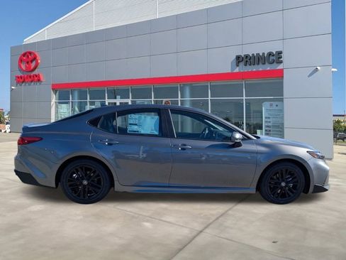 New 2026 Toyota Camry SE image 3