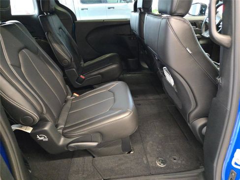 New 2026 Chrysler Pacifica Select w/ S Appearance Package image 7