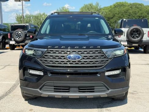 Used 2023 Ford Explorer XLT w/ Equipment Group 202A AWD/4WD image 2